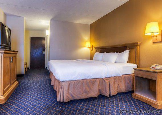 Econo Lodge Inn & Suites Norton Exterior photo