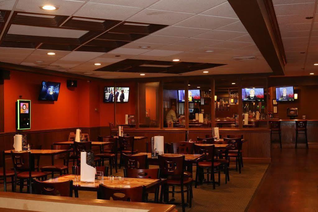Econo Lodge Inn & Suites Norton Exterior photo